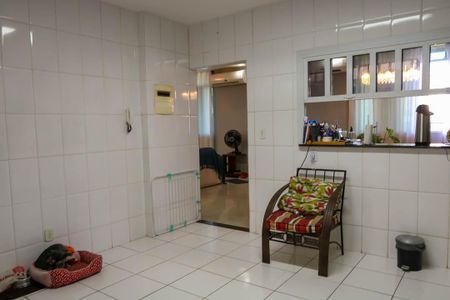 Casa para alugar com 600m², 4 quartos e 4 vagas Casa para alugar com 600m², 4 quartos e 4 vagasCozinha 1º Pavimento