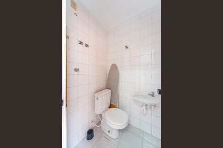 Banheiro de serviço de apartamento para alugar com 3 quartos, 100m² em Vila Bastos, Santo André