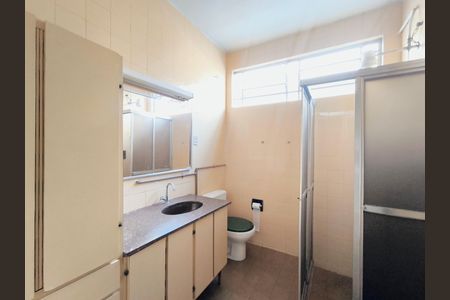 Casa para alugar com 100m², 2 quartos e 1 vaga Casa para alugar com 100m², 2 quartos e 1 vagaBanheiro social