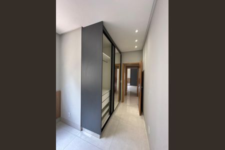 Casa à venda com 210m², 3 quartos e 3 vagas Casa à venda com 210m², 3 quartos e 3 vagasQuarto