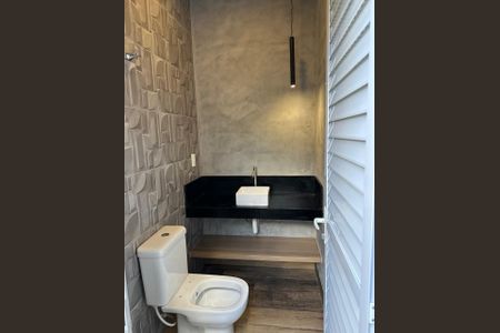 Casa à venda com 210m², 3 quartos e 3 vagas Casa à venda com 210m², 3 quartos e 3 vagasBanheiro