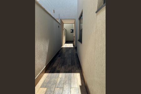 Área Externa de casa à venda com 3 quartos, 210m² em Jardim Atlântico, Goiânia