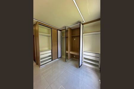 Casa à venda com 210m², 3 quartos e 3 vagas Casa à venda com 210m², 3 quartos e 3 vagasQuarto