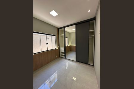Casa à venda com 210m², 3 quartos e 3 vagas Casa à venda com 210m², 3 quartos e 3 vagasQuarto