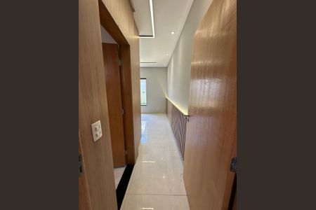 Corredor de casa à venda com 3 quartos, 210m² em Jardim Atlântico, Goiânia