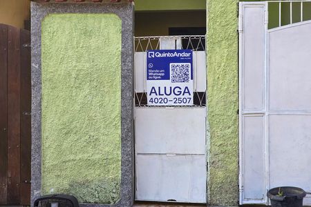 Casa para alugar com 70m², 2 quartos e 1 vagaFachada + placa