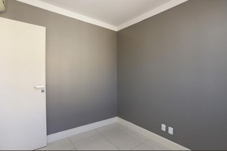 Quarto de apartamento para alugar com 3 quartos, 51m² em Mário Quintana, Porto Alegre