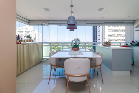 Sala de apartamento à venda com 2 quartos, 108m² em Campo Belo, São Paulo