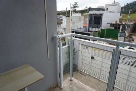 Sacada de casa para alugar com 2 quartos, 150m² em Villas do Jaguari, Santana de Parnaíba