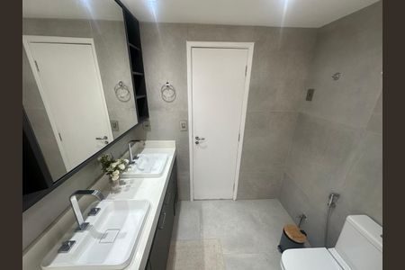Apartamento à venda com 173m², 3 quartos e 3 vagas Apartamento à venda com 173m², 3 quartos e 3 vagasBanheiro