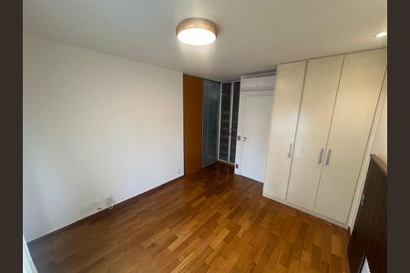 Apartamento à venda com 173m², 3 quartos e 3 vagas Apartamento à venda com 173m², 3 quartos e 3 vagasQuarto
