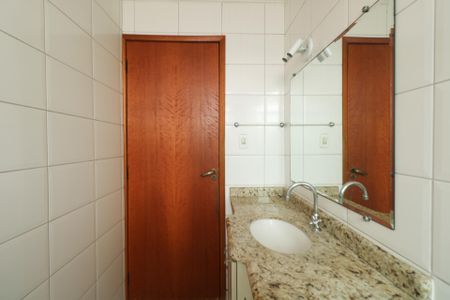 Banheiro de apartamento à venda com 2 quartos, 90m² em Nova Gerti, São Caetano do Sul