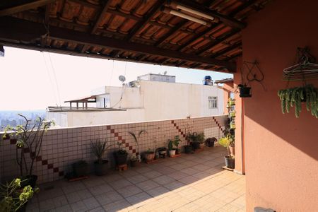 Apartamento à venda com 250m², 3 quartos e 1 vaga Apartamento à venda com 250m², 3 quartos e 1 vagaCobertura
