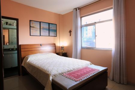 Apartamento à venda com 250m², 3 quartos e 1 vaga Apartamento à venda com 250m², 3 quartos e 1 vagaSuíte