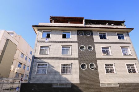 Apartamento à venda com 250m², 3 quartos e 1 vaga Apartamento à venda com 250m², 3 quartos e 1 vagaFachada