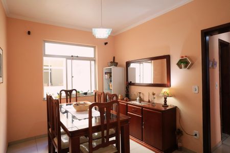 Apartamento à venda com 250m², 3 quartos e 1 vaga Apartamento à venda com 250m², 3 quartos e 1 vagaSala de Jantar