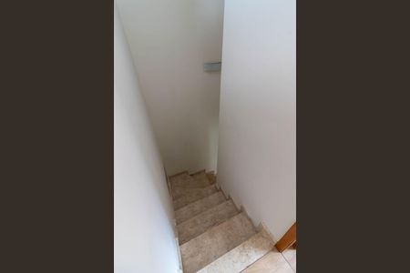 Casa de condomínio para alugar com 66m², 3 quartos e 2 vagas Casa de condomínio para alugar com 66m², 3 quartos e 2 vagasEscada