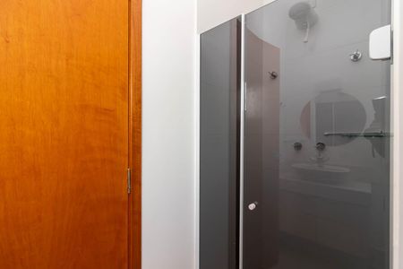 Casa de condomínio para alugar com 66m², 3 quartos e 2 vagas Casa de condomínio para alugar com 66m², 3 quartos e 2 vagasBanheiro da Suíte