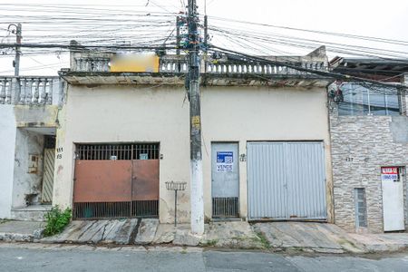 Casa à venda com 340m², 5 quartos e 2 vagas Casa à venda com 340m², 5 quartos e 2 vagasFachada