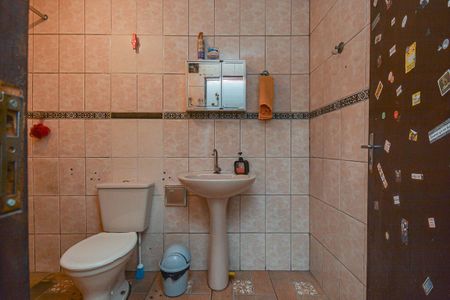 Casa à venda com 340m², 5 quartos e 2 vagas Casa à venda com 340m², 5 quartos e 2 vagasBanheiro 2