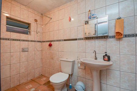 Casa à venda com 340m², 5 quartos e 2 vagas Casa à venda com 340m², 5 quartos e 2 vagasBanheiro 2