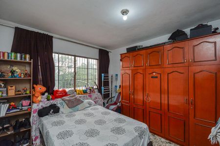 Casa à venda com 340m², 5 quartos e 2 vagas Casa à venda com 340m², 5 quartos e 2 vagasQuarto 1