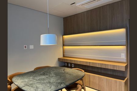 Apartamento à venda com 182m², 3 quartos e 3 vagas Apartamento à venda com 182m², 3 quartos e 3 vagasCoworking