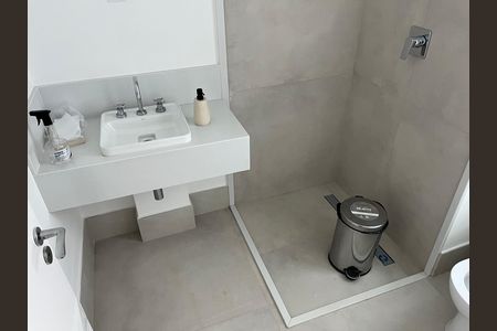 Apartamento à venda com 182m², 3 quartos e 3 vagas Apartamento à venda com 182m², 3 quartos e 3 vagasBanheiro 3