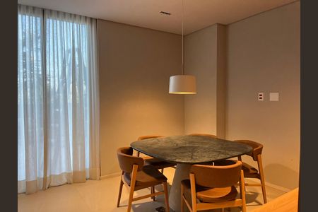 Apartamento à venda com 182m², 3 quartos e 3 vagas Apartamento à venda com 182m², 3 quartos e 3 vagasCoworking