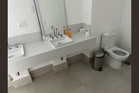 Apartamento à venda com 182m², 3 quartos e 3 vagas Apartamento à venda com 182m², 3 quartos e 3 vagasBanheiro 1
