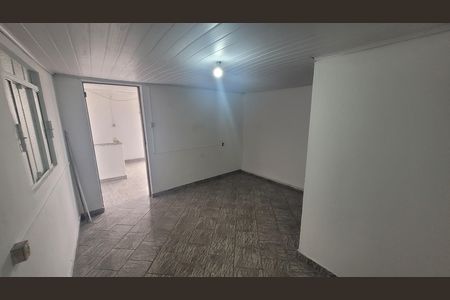 Quarto de Serviço de casa para alugar com 3 quartos, 80m² em Parque dos Bancarios, São Paulo
