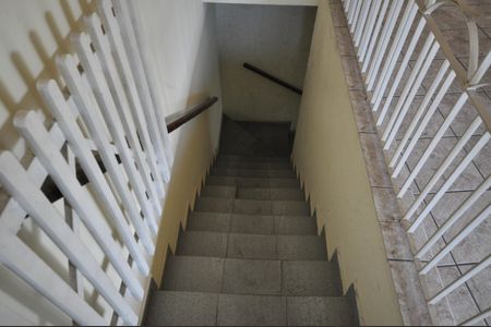 Escada de acesso de casa para alugar com 2 quartos, 120m² em Jardim Maria Nazare, São Paulo