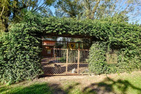 Casa para alugar com 250m², 2 quartos e 2 vagasFachada