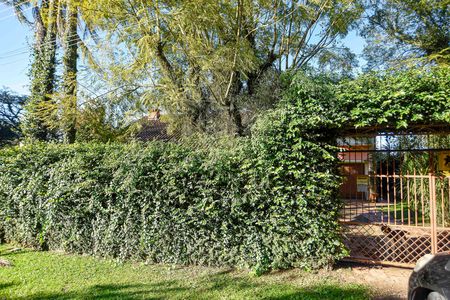 Casa para alugar com 250m², 2 quartos e 2 vagasFachada