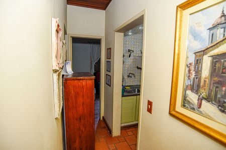 Casa para alugar com 250m², 2 quartos e 2 vagasCorredor Cozinha