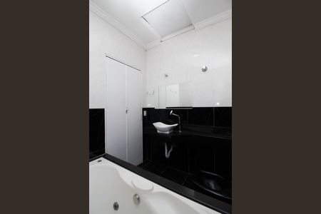 Casa para alugar com 400m², 4 quartos e 6 vagas Casa para alugar com 400m², 4 quartos e 6 vagasBanheiro da Suíte