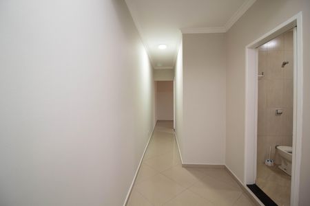 Casa para alugar com 400m², 4 quartos e 6 vagas Casa para alugar com 400m², 4 quartos e 6 vagasCorredor