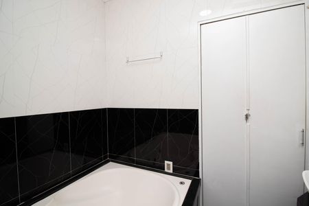 Casa para alugar com 400m², 4 quartos e 6 vagas Casa para alugar com 400m², 4 quartos e 6 vagasBanheiro da Suíte