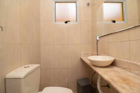 Casa para alugar com 400m², 4 quartos e 6 vagas Casa para alugar com 400m², 4 quartos e 6 vagasLavabo - Sala