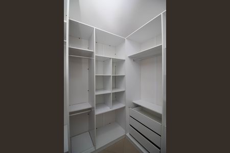 Casa para alugar com 400m², 4 quartos e 6 vagas Casa para alugar com 400m², 4 quartos e 6 vagasCloset da suíte