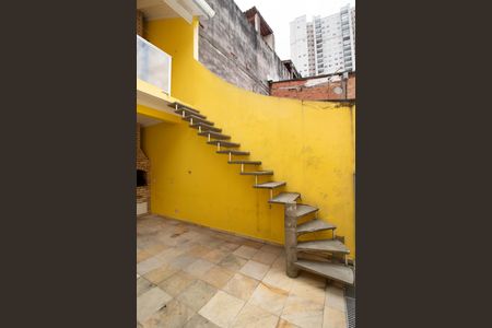 Casa para alugar com 400m², 4 quartos e 6 vagas Casa para alugar com 400m², 4 quartos e 6 vagasEscada