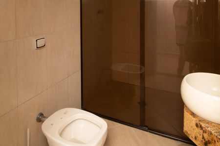 Casa para alugar com 400m², 4 quartos e 6 vagas Casa para alugar com 400m², 4 quartos e 6 vagasBanheiro 2