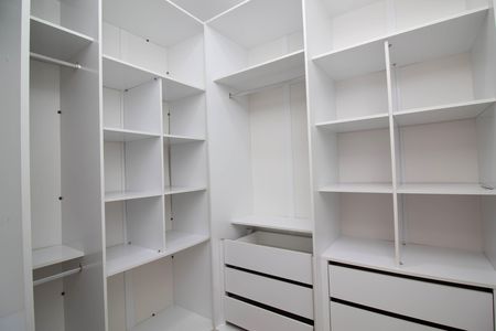 Casa para alugar com 400m², 4 quartos e 6 vagas Casa para alugar com 400m², 4 quartos e 6 vagasCloset da suíte