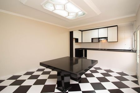 Casa para alugar com 400m², 4 quartos e 6 vagas Casa para alugar com 400m², 4 quartos e 6 vagasCozinha - Armários