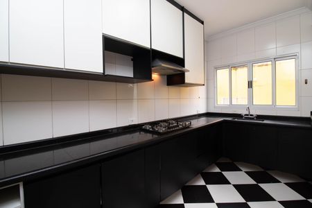 Casa para alugar com 400m², 4 quartos e 6 vagas Casa para alugar com 400m², 4 quartos e 6 vagasCozinha - Armários