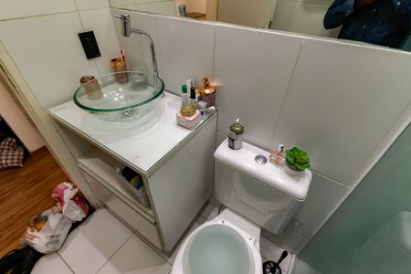 Banheiro de apartamento para alugar com 2 quartos, 48m² em Parque Munhoz, São Paulo