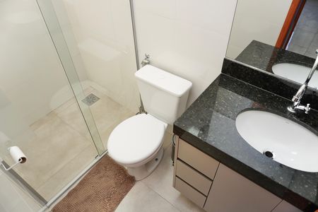Banheiro Social de apartamento à venda com 2 quartos, 70m² em Jardim Industrial, Contagem