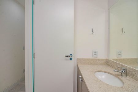 Banheiro da Suíte de apartamento para alugar com 2 quartos, 50m² em Jardim Sabará, Porto Alegre