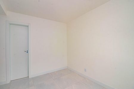 Suíte de apartamento para alugar com 2 quartos, 50m² em Jardim Sabará, Porto Alegre