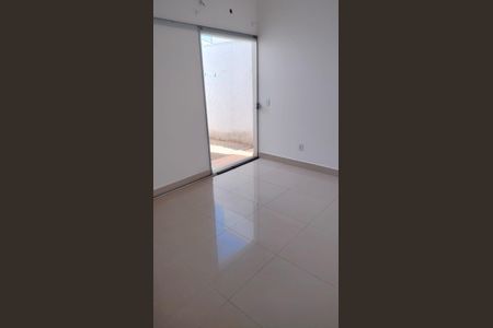 Casa à venda com 82m², 3 quartos e 1 vagaCorredor
